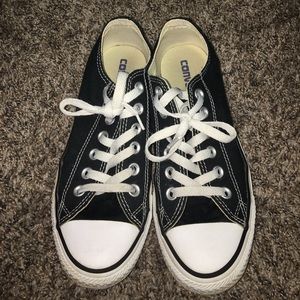 Black classic Converse