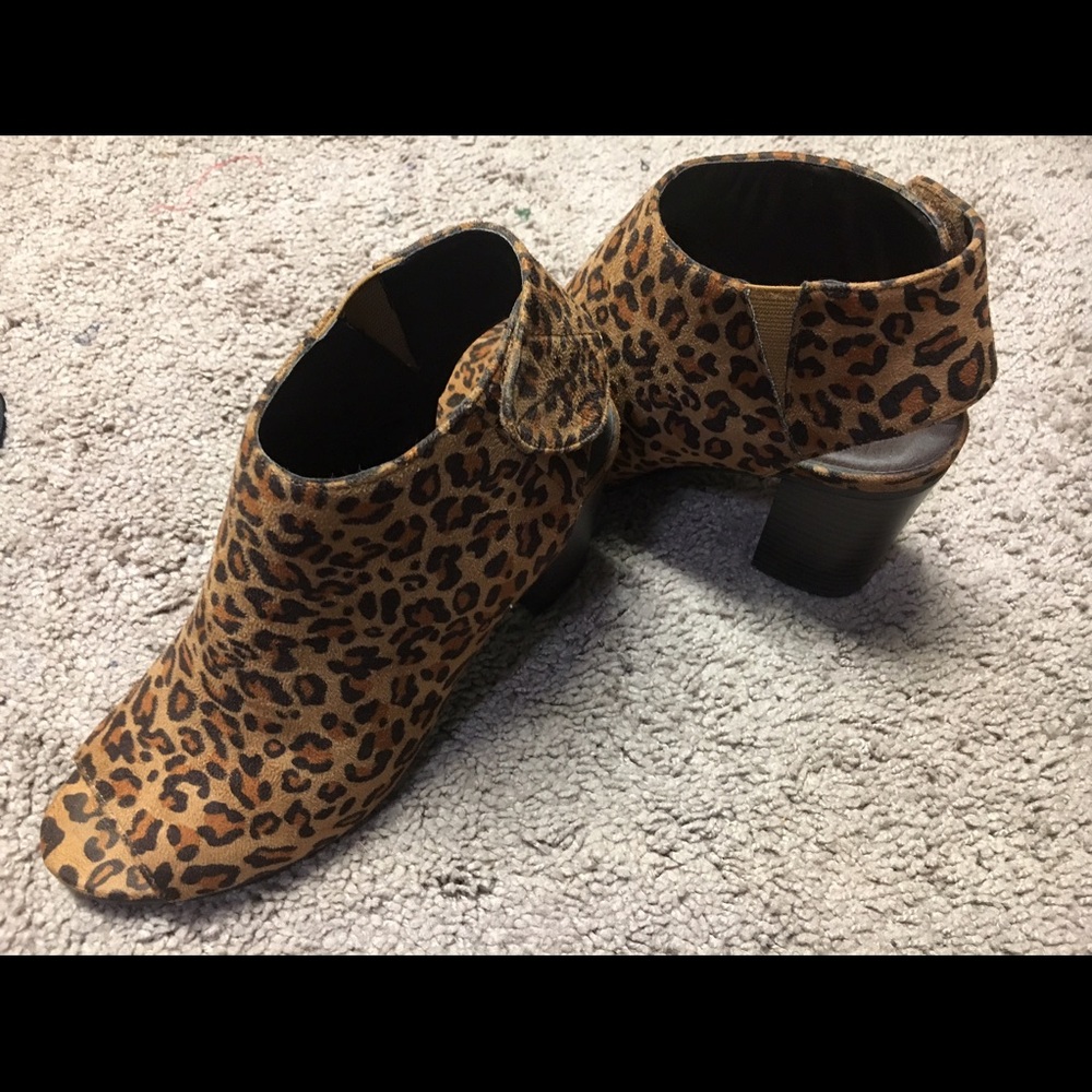 Breckelle's peep toe bootie