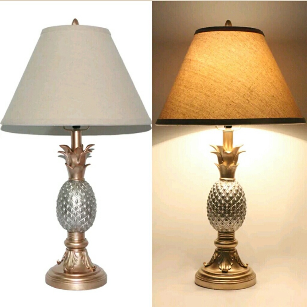 NWOT Gorgeous Pineapple Lamp..!