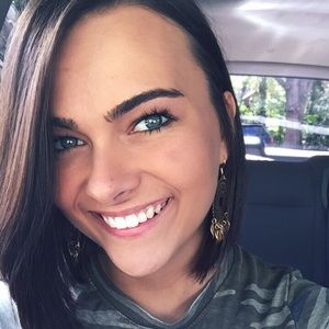 Meet your Posher, Kelli