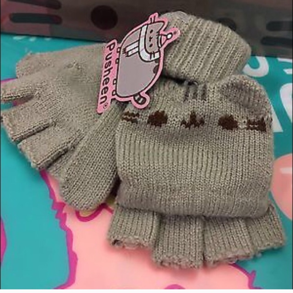 Pusheen Winter Gloves Mittens NWT