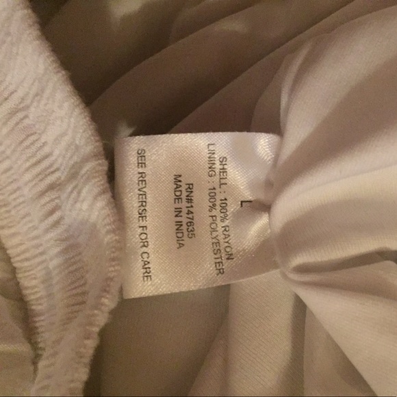 Embroidered shorts - Picture 3 of 3