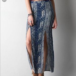 🔥SALE🔥 {American Eagle}Double split maxi skirt