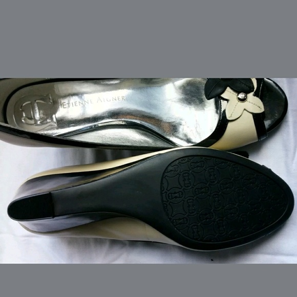 Etienne Aigner Pacific wedge shoes - Picture 2 of 4