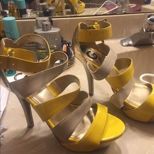Modem yellow platform