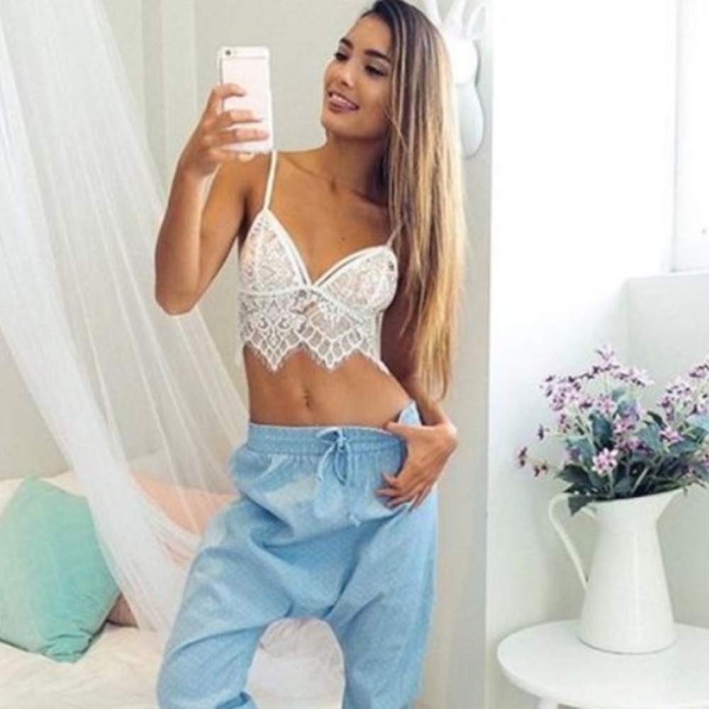 LAST ONE🦋Sexy and cute pure white lace bralette - Picture 2 of 3