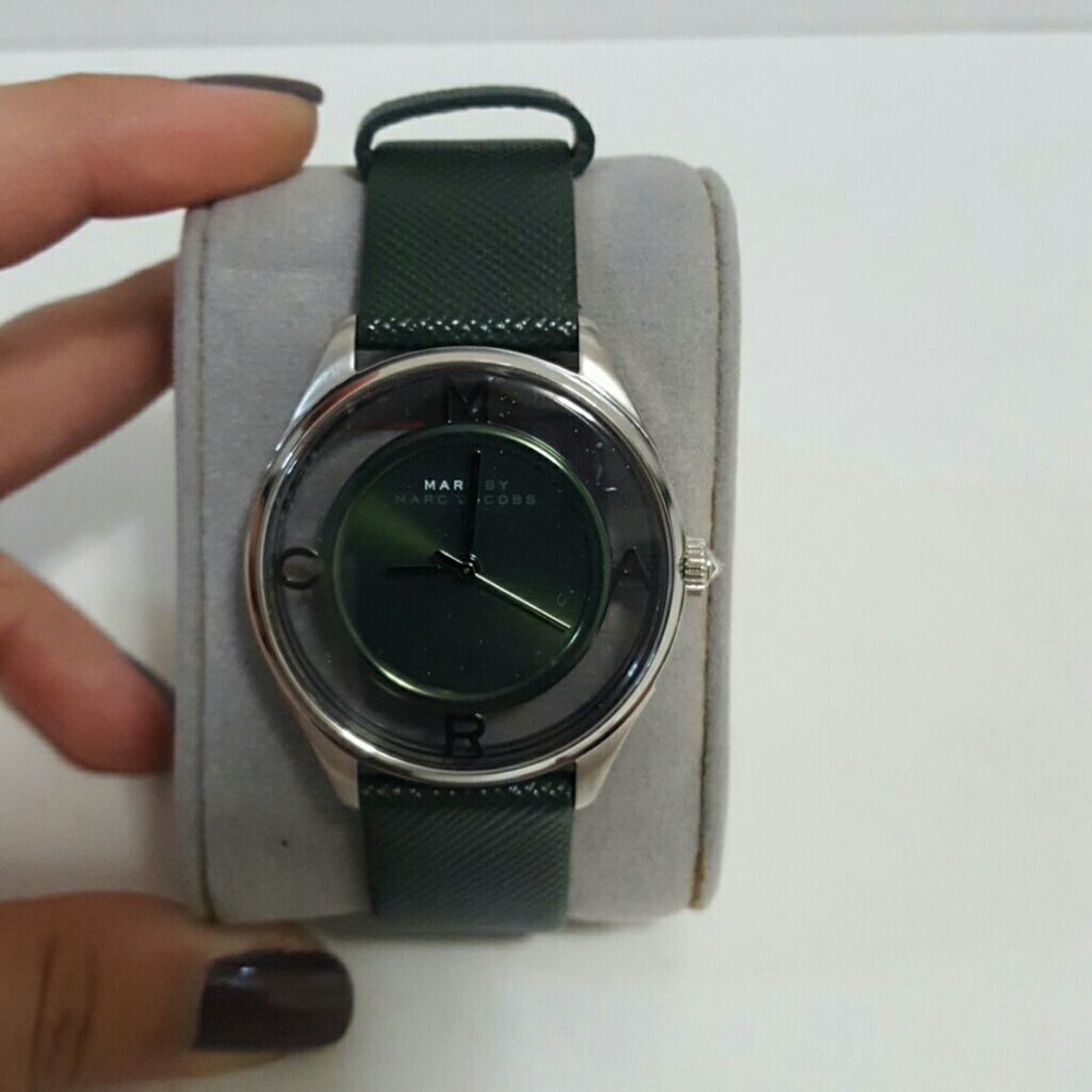 Final⬇️-NWOT MARC green watch