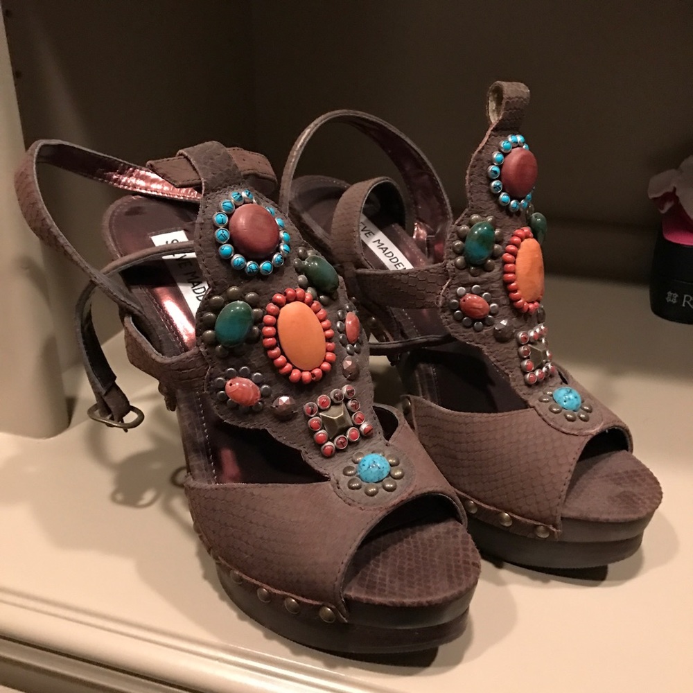 Steve Madden brown pumps with beaded detail. NWOT