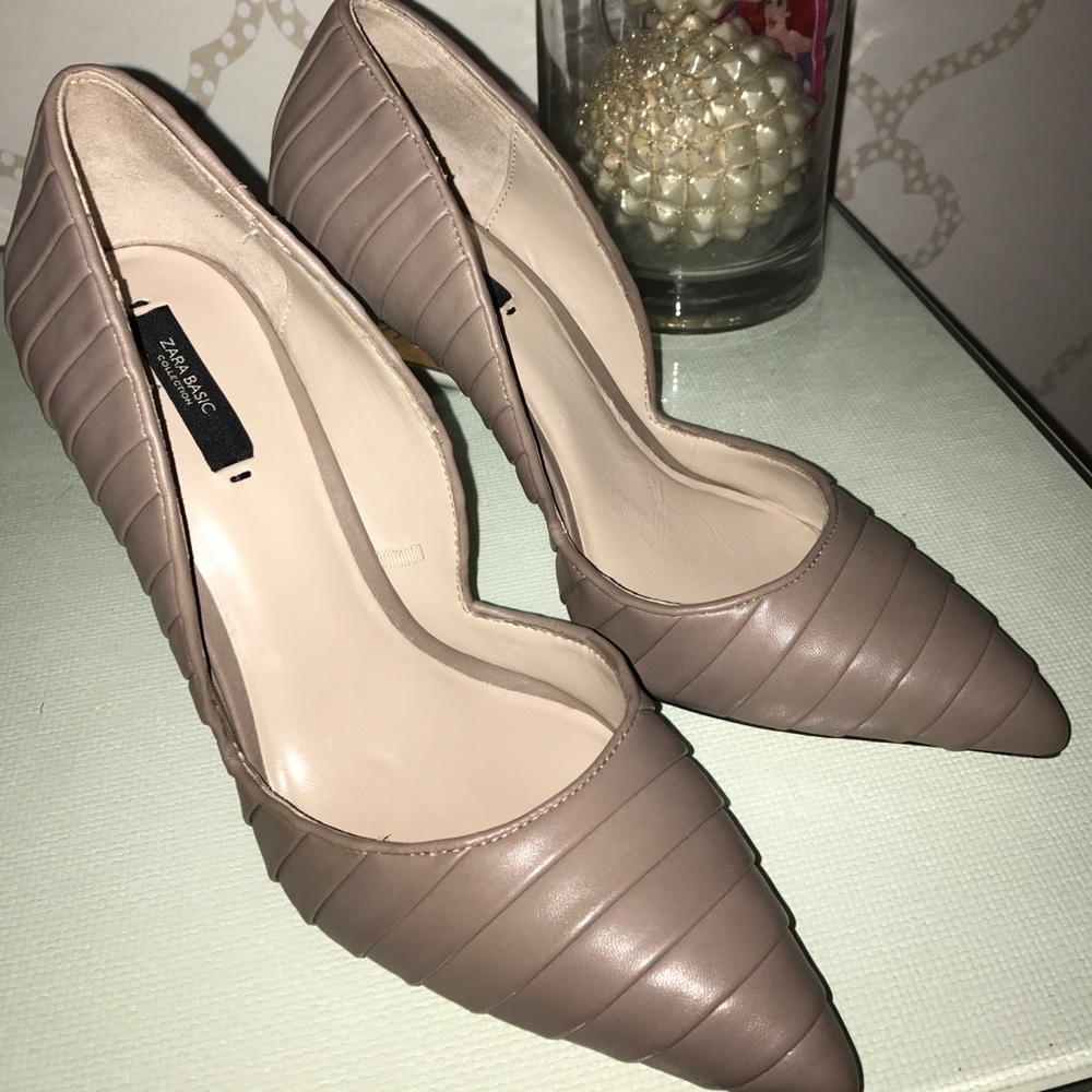 Pumps - Picture 1 of 3