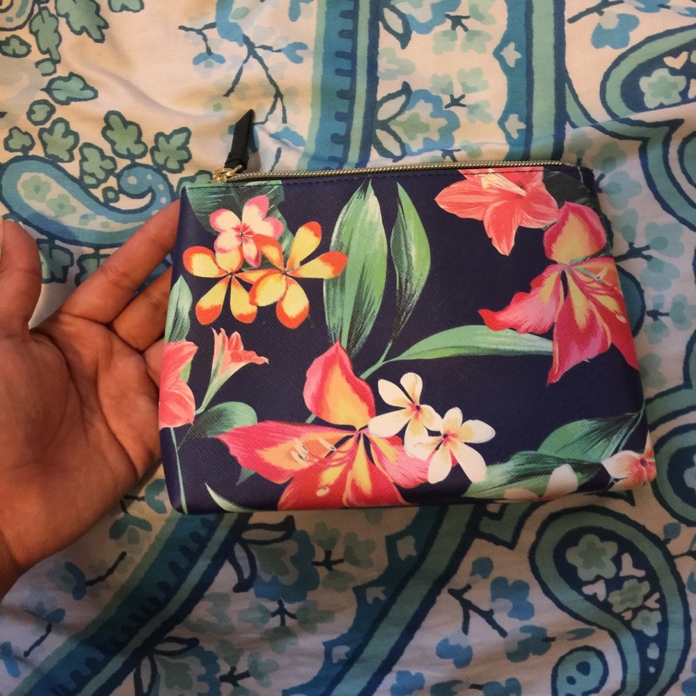 Makeup Pouch - Picture 3 of 3