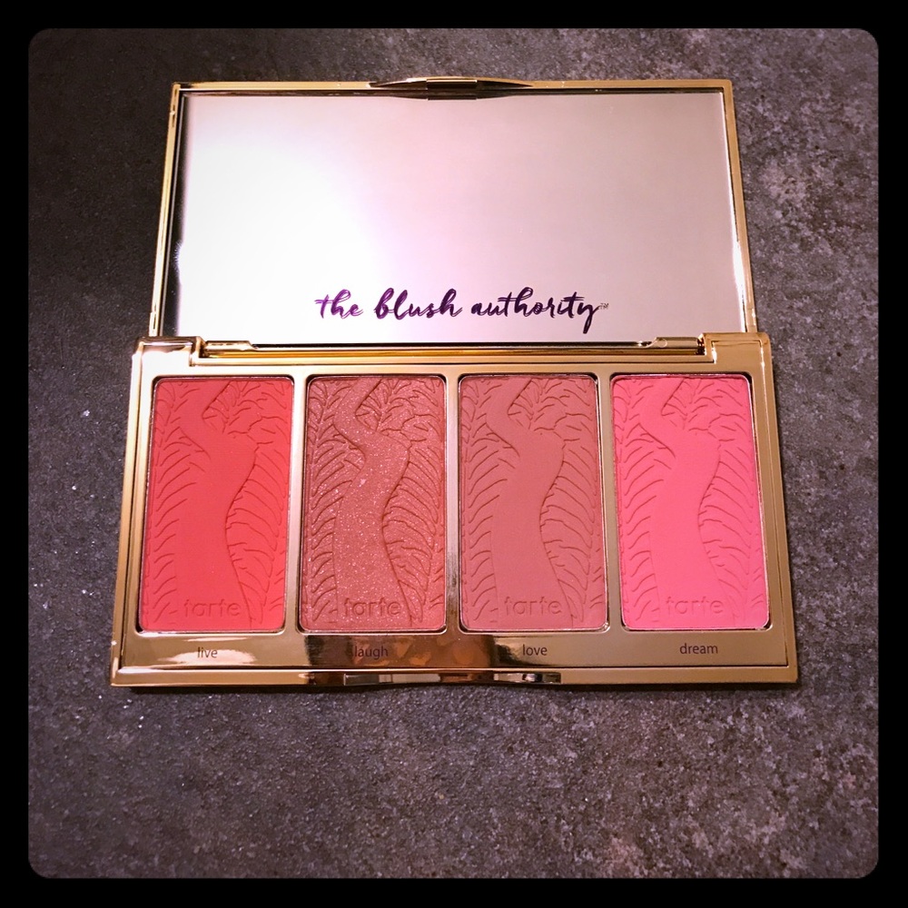 *2 free gifts with purchase - limited edition*