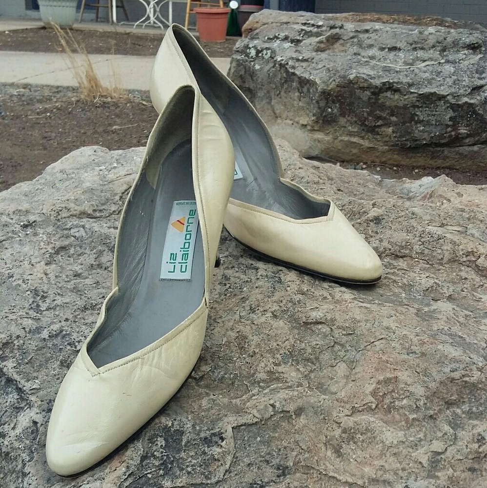LIZ CLAIBORNE  PUMP