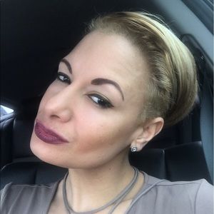 Meet your Posher, Pamela