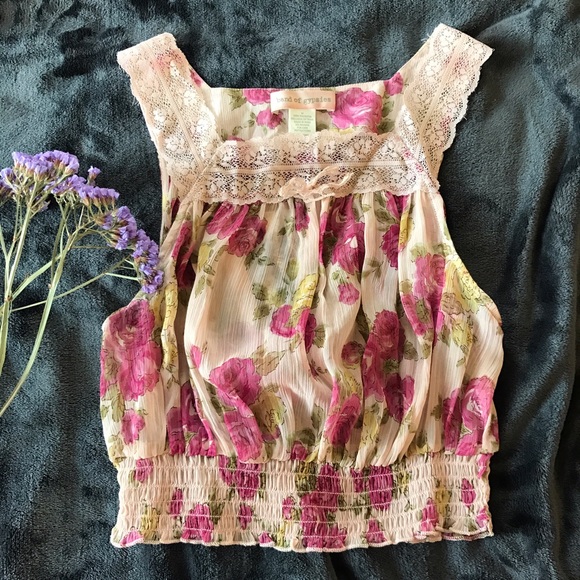 Band of Gypsies Tops - Band of Gypsies Floral and Lace Crop Top
