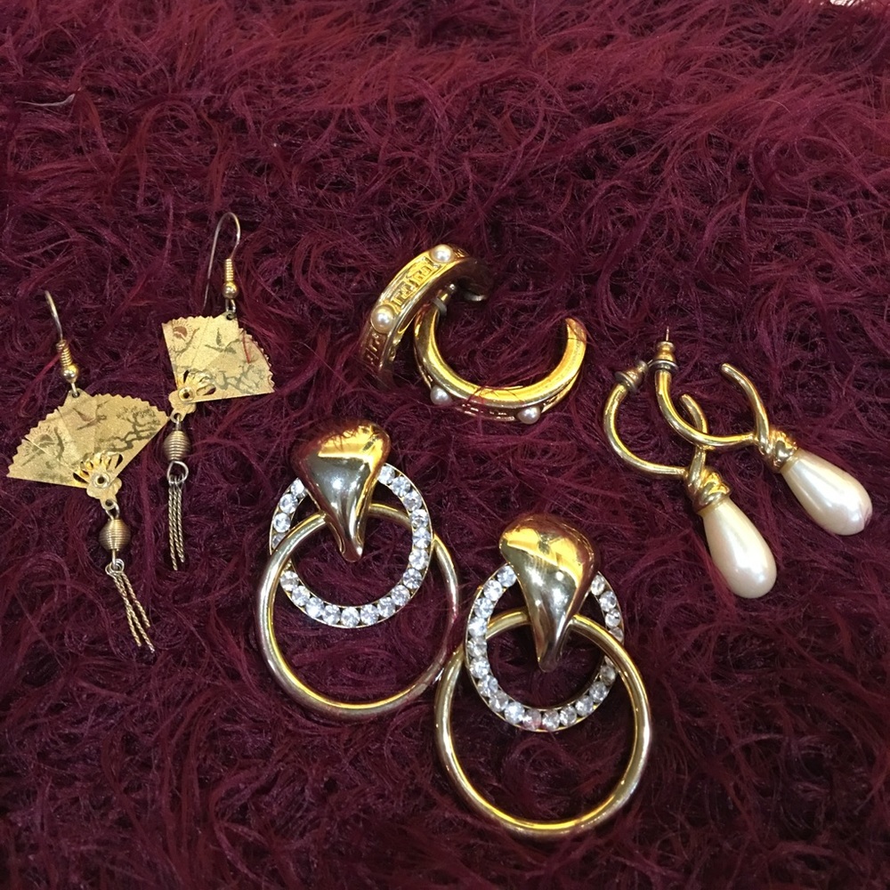 Four sets of pierced earrings