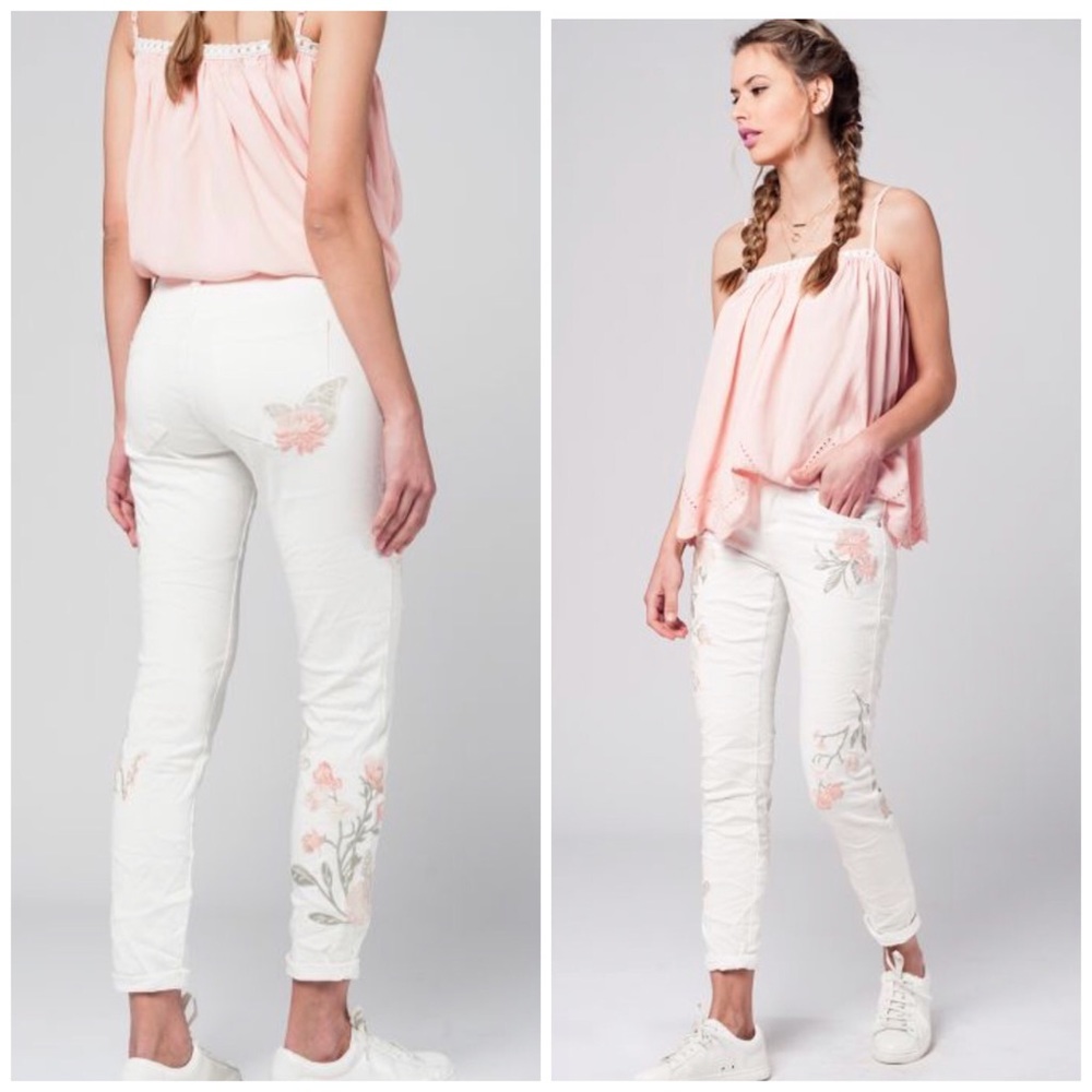 🌸Sofia Embroidered Distressed Jeans - Picture 2 of 8
