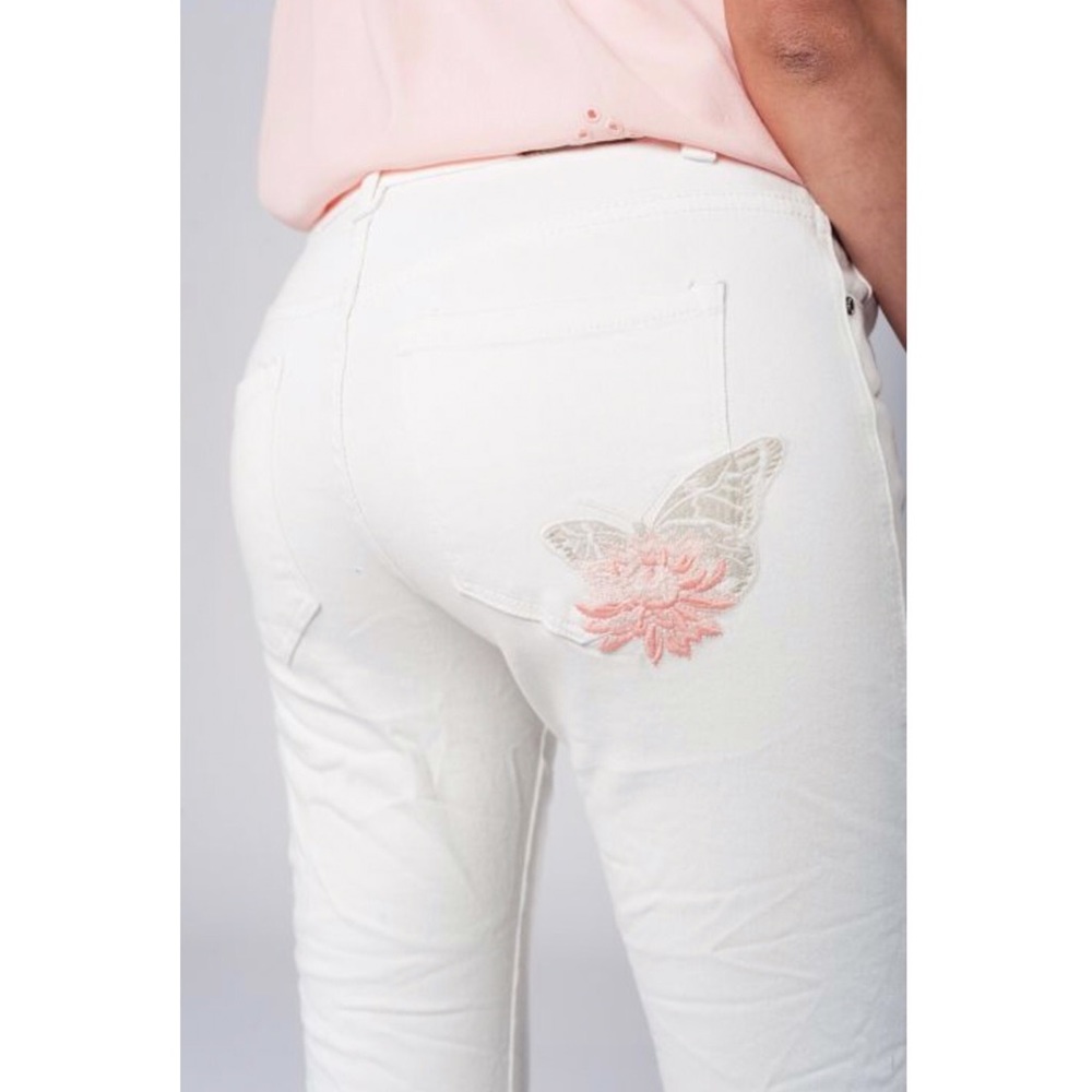 🌸Sofia Embroidered Distressed Jeans - Picture 4 of 8