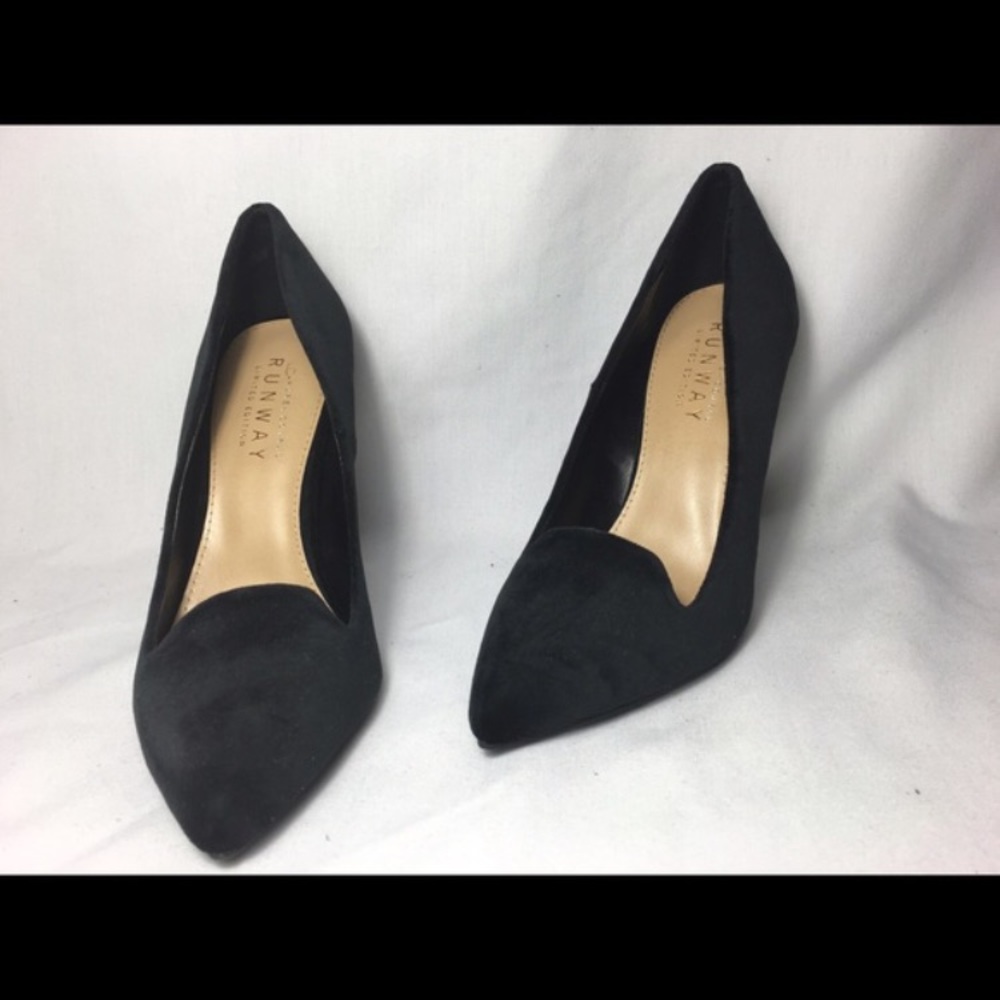 LC Velvet Pumps