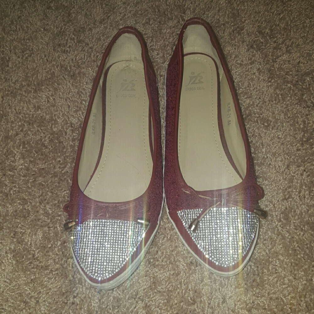 Red sparkle toe flats