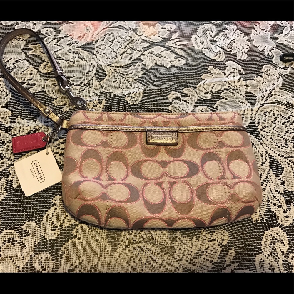 Coach CLUTCH Daisy Outline Wristlet F49558