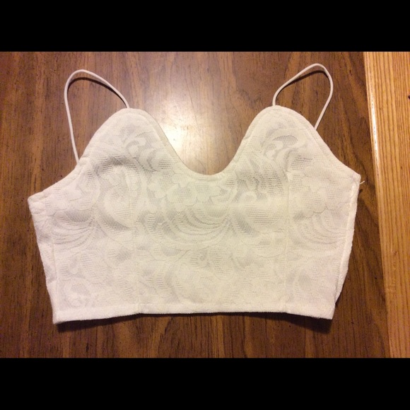 White crop top - Picture 1 of 2