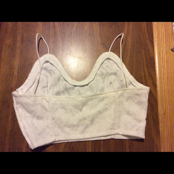 White crop top - Picture 2 of 2