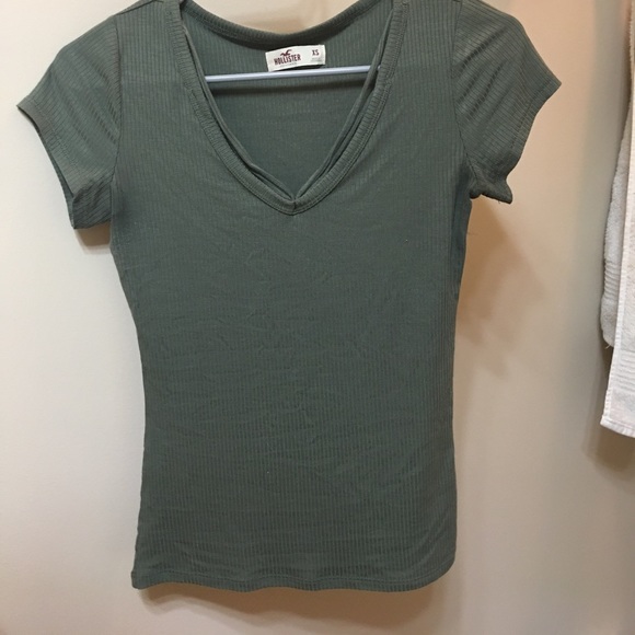 Hollister shirt - Picture 2 of 3