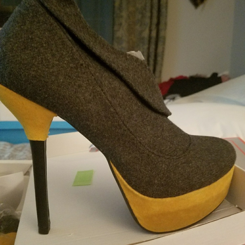 Grey ankle boot