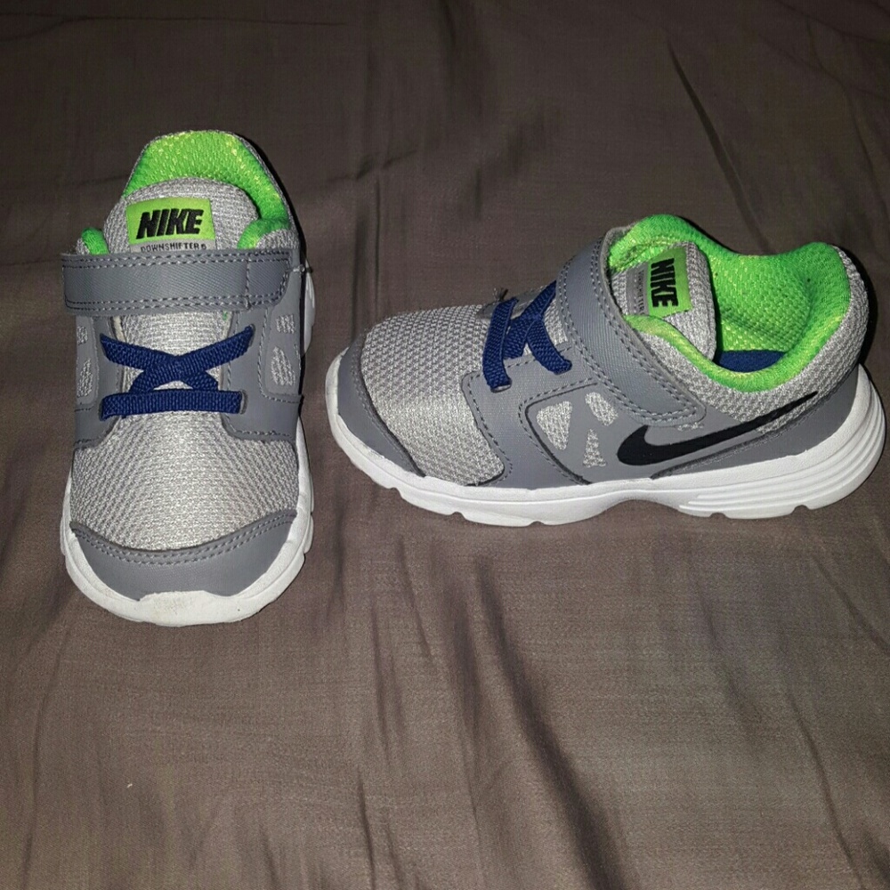 Nike tennis shoes (boy toddler)