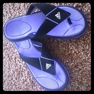 💜Adidas black & purple sporty flip flops sz 9 💜