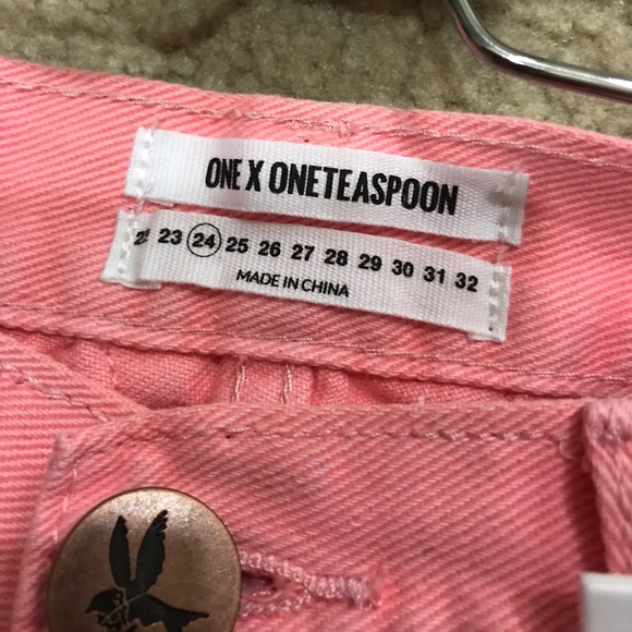 One Teaspoon Shorts - One Teaspoon Pink Bandits! BNWT size 24! One Teaspoon Shorts - One Teaspoon Pink Bandits! BNWT size 24!