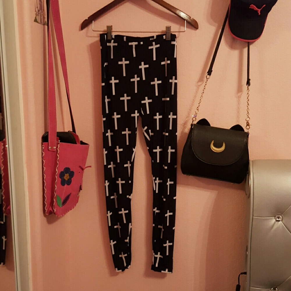 Cross Pattern Leggings