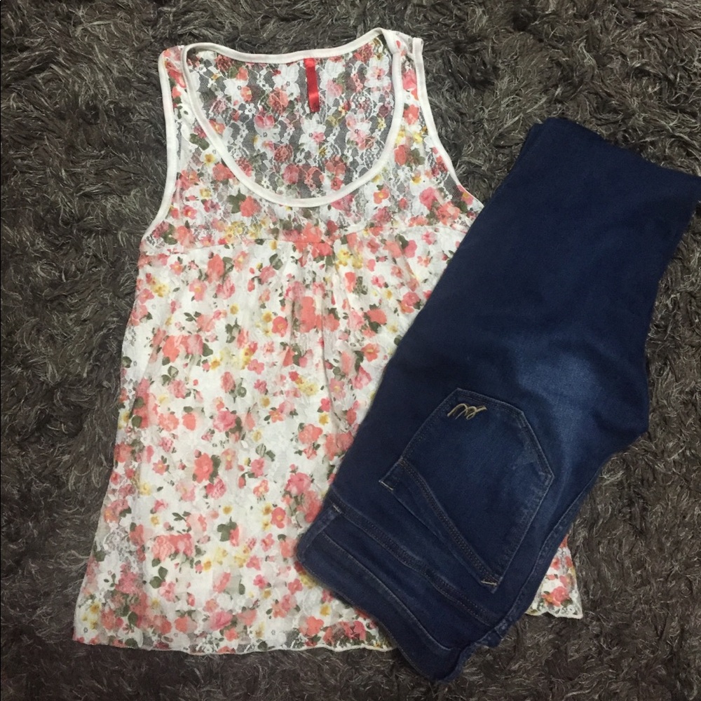 ❌SOLD❌Lace floral top