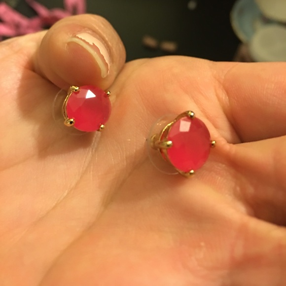Pink stud earrings - Picture 2 of 2