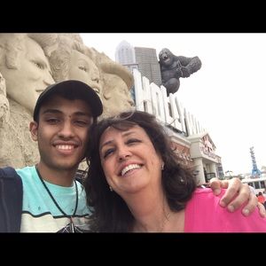 Meet your Posher, Laila