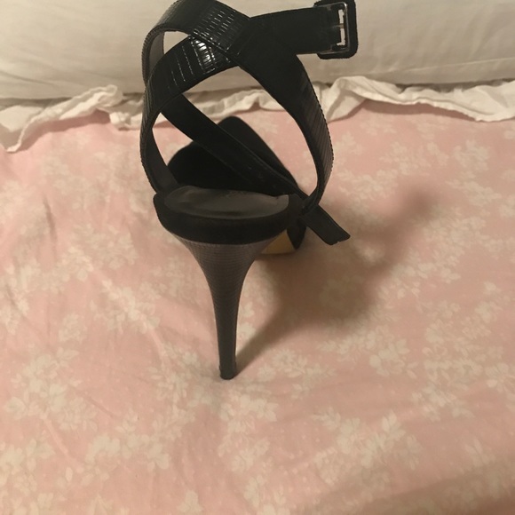 Like new black Bebe heels - Picture 3 of 7
