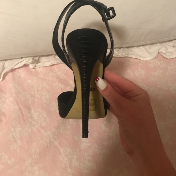 Like new black Bebe heels - Picture 5 of 7