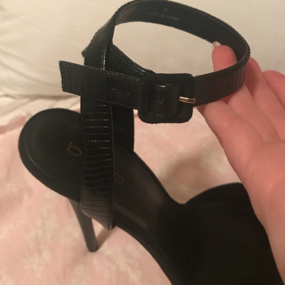 Like new black Bebe heels - Picture 6 of 7