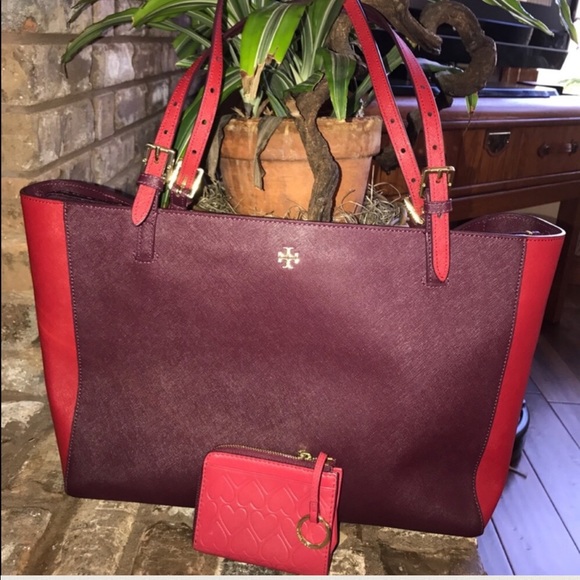 Tory Burch Handbags - 🎉SALE 🎉TORY BURCH -YORK TOTE in LARGE size-bnwot