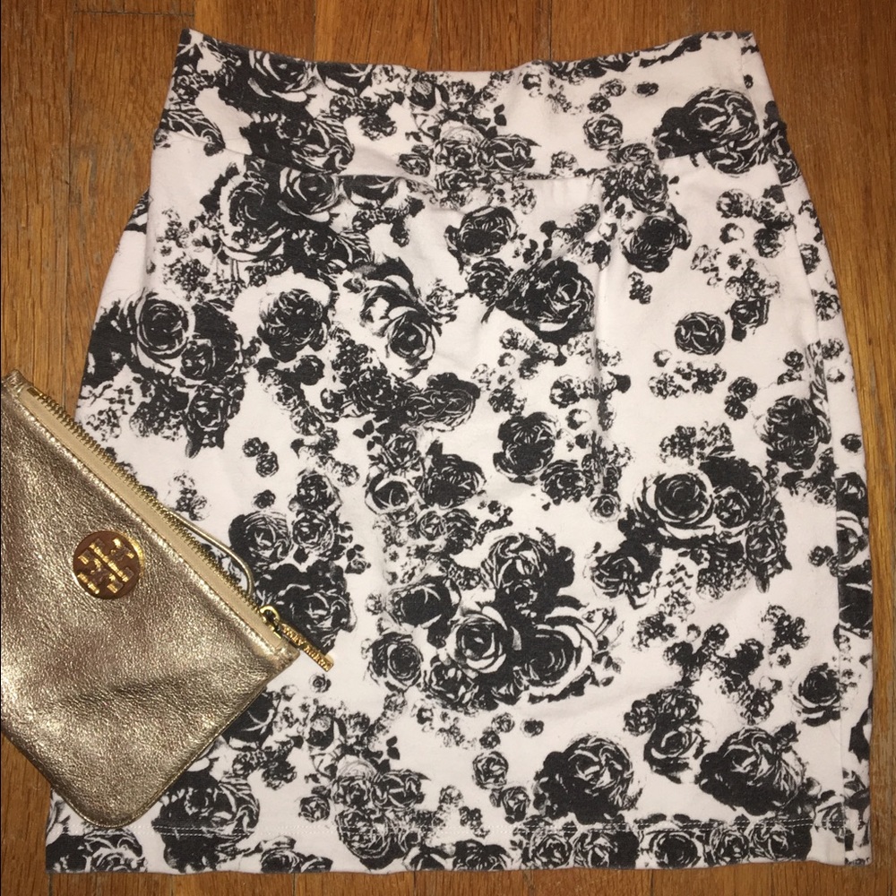 White and black floral bodycon skirt