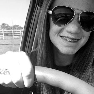 Meet your Posher, Hannah