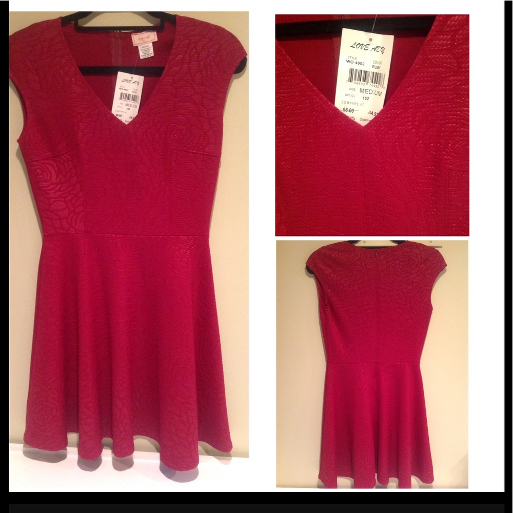 Sleeveless v-neck dress.
