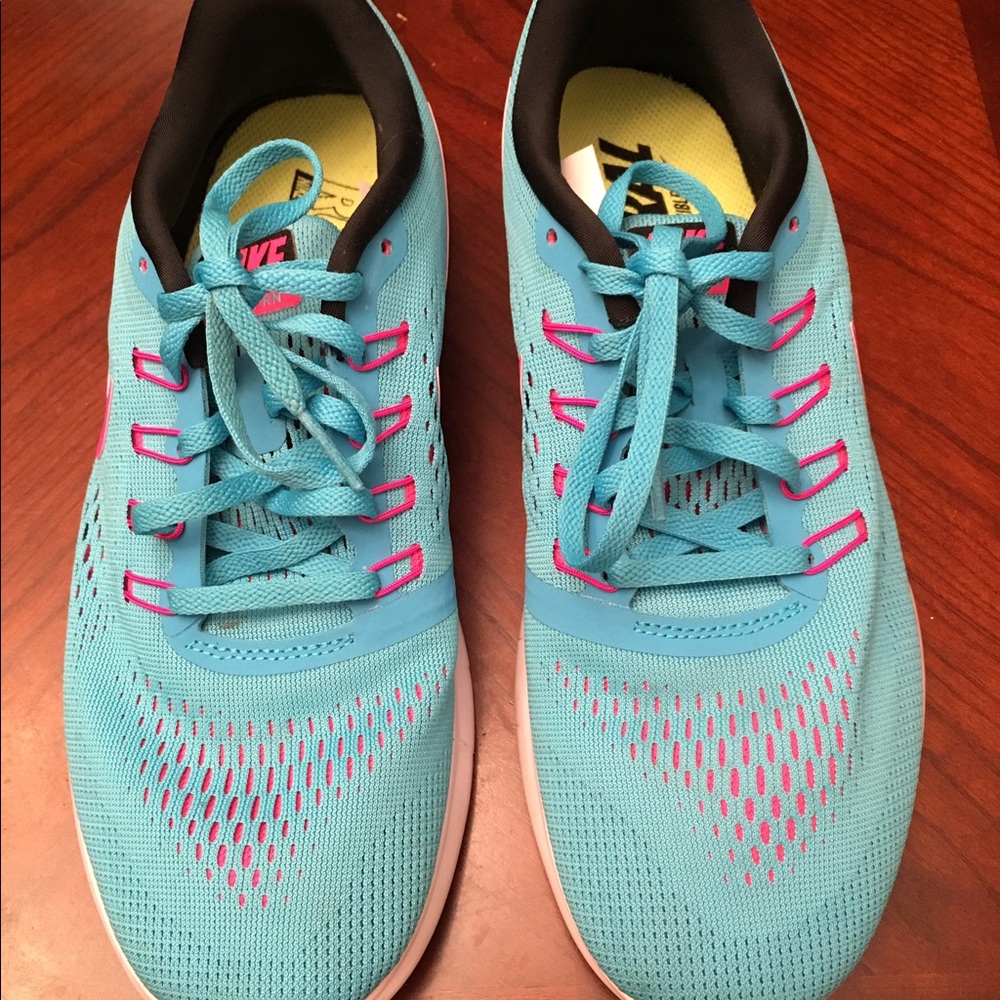 Women's Nike Free Run shoes