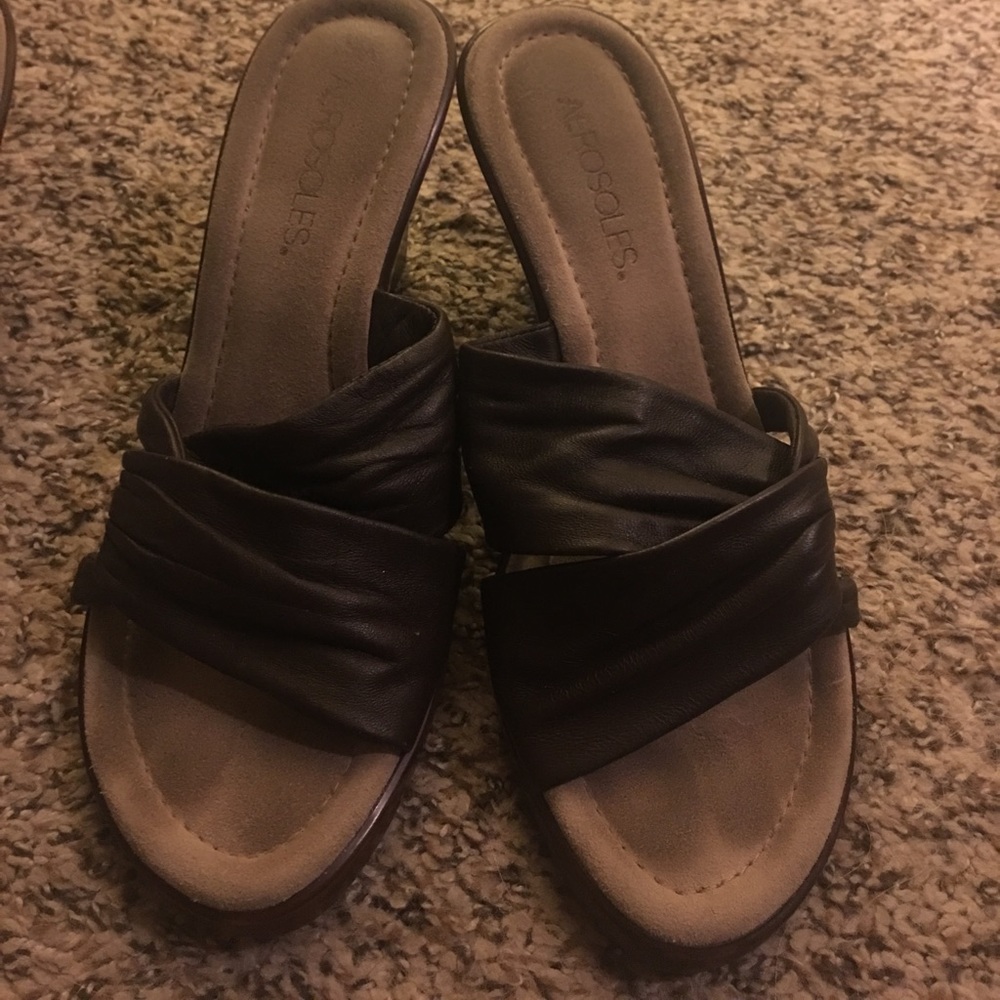 Aersoles brown sandles size 7