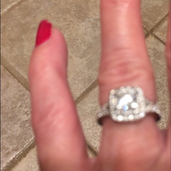 One and a half carat diamond ring - Picture 1 of 1