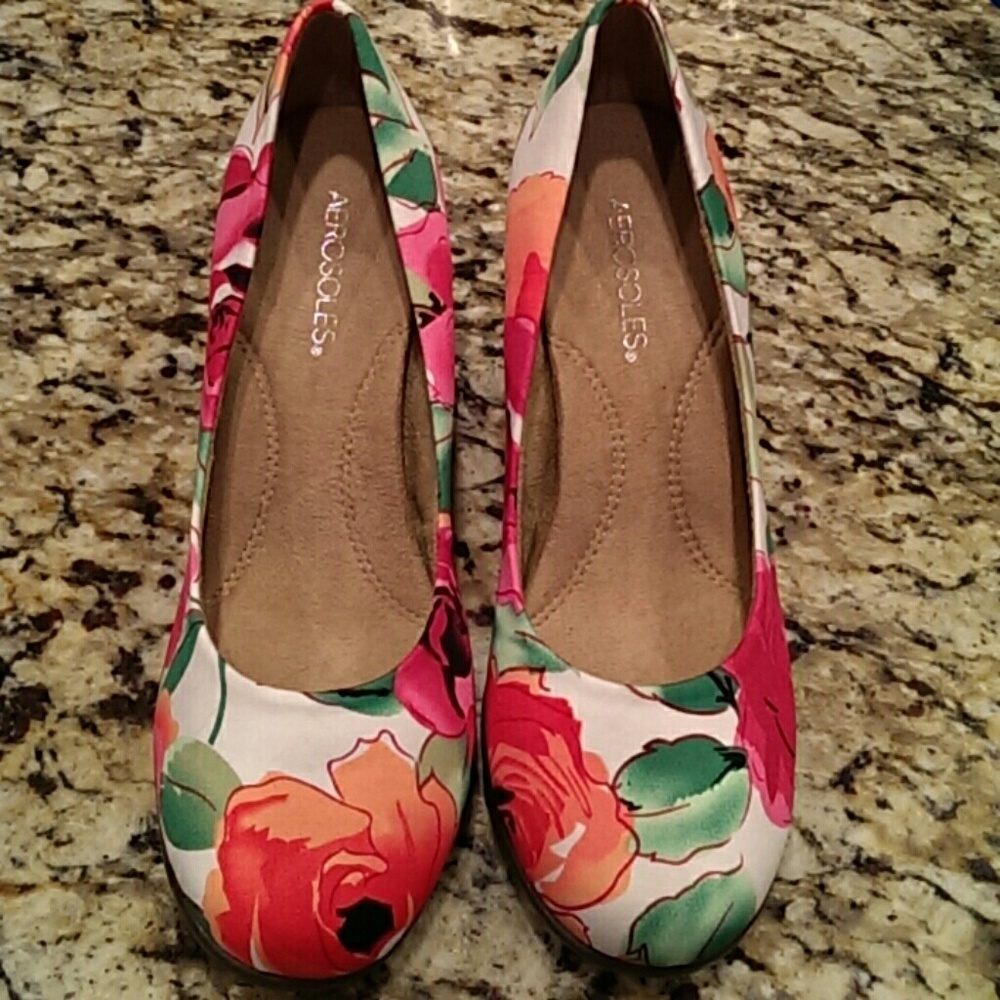 New! Aerosoles Plum Tree Spring Floral Wedges