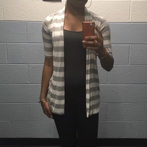 Quarter sleeve striped cardigan