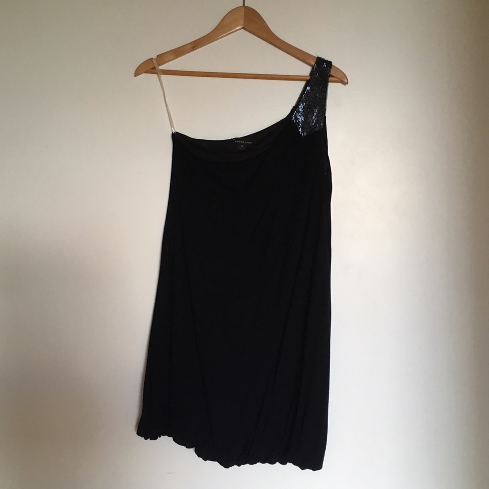 One shoulder dress