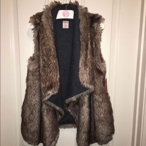 Mossimo fur vest medium