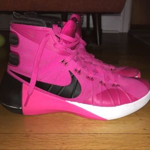 NIKE HYPERDUNK BASKETBALL SHOES